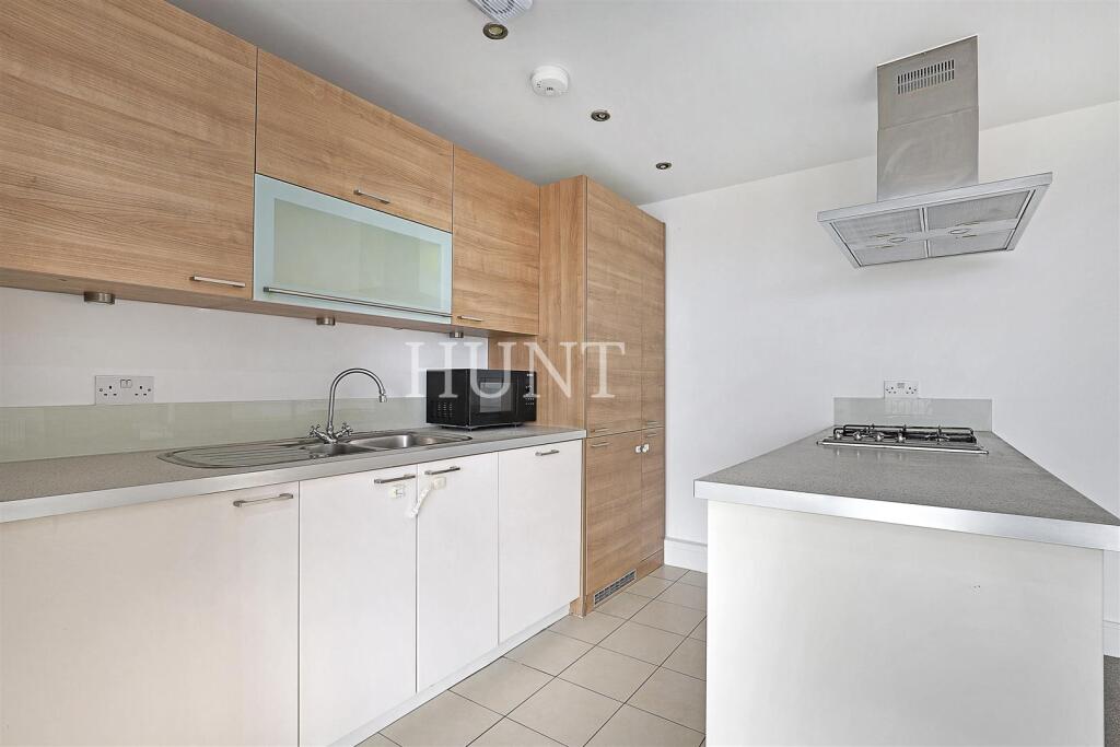 Apartment in Woodford Green, Woodford - View 5