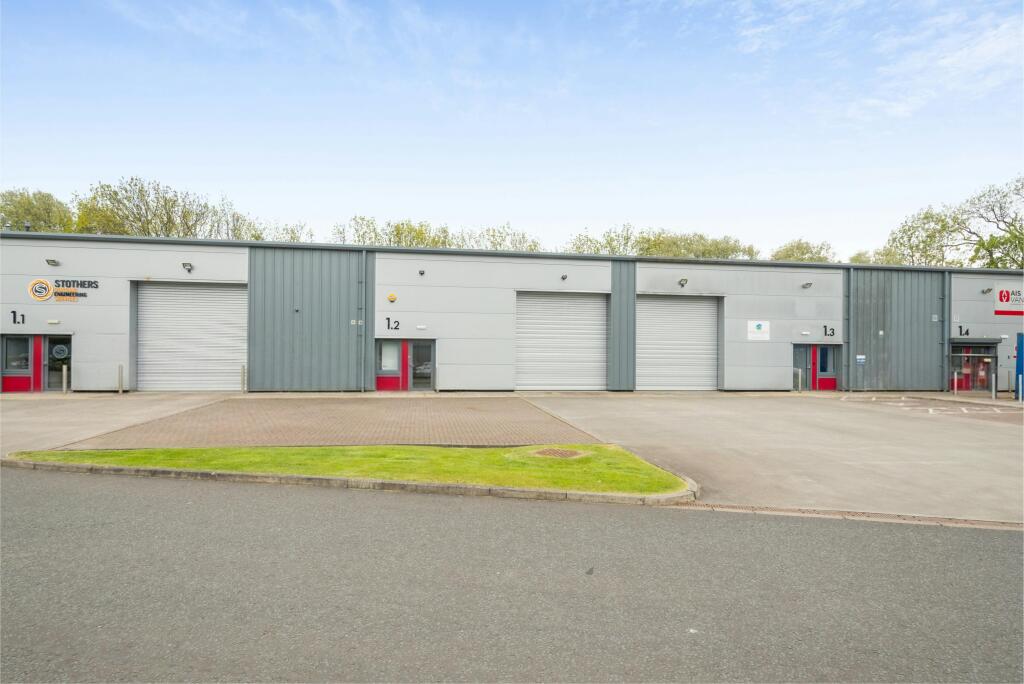 8690747-exterior04-v2-800.jpg