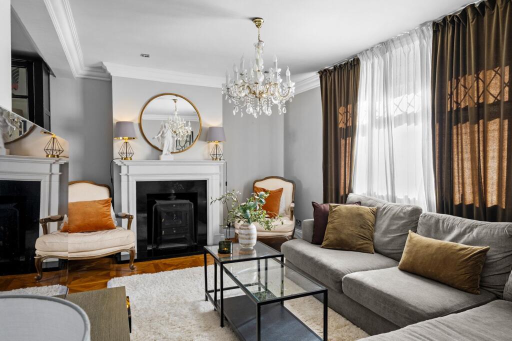 House in Croydon - More