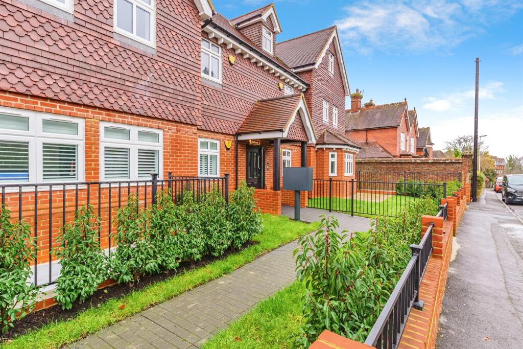 Main image of property: Oakhurst, East Grinstead