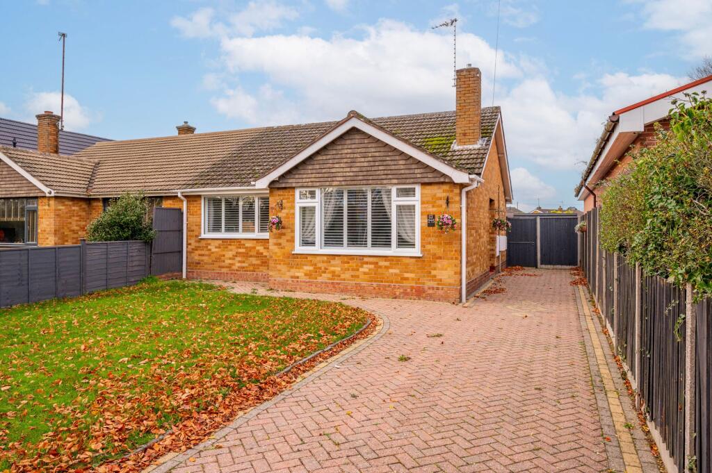 2-bed bungalow on Long Road, Lowestoft, £240,000