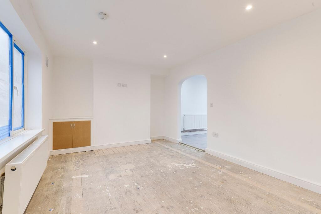 Denewood Crescent, Nottingham, NG8 photo 3