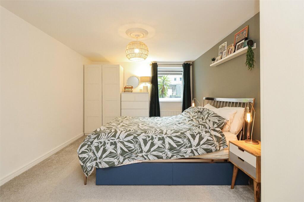 Apartment in London - View 5