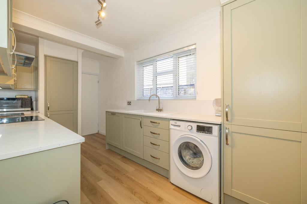 House in Swale, Grove Park, Chalkwell - More