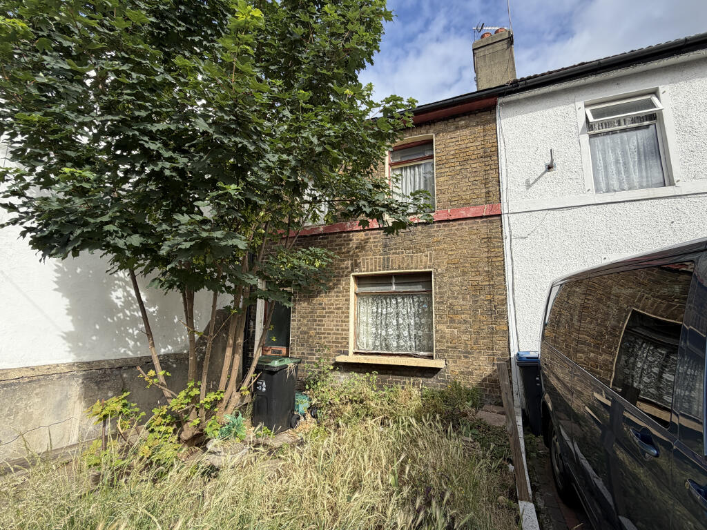 Main image of property: 8 Bishop's Road, Croydon, Greater London, CR0