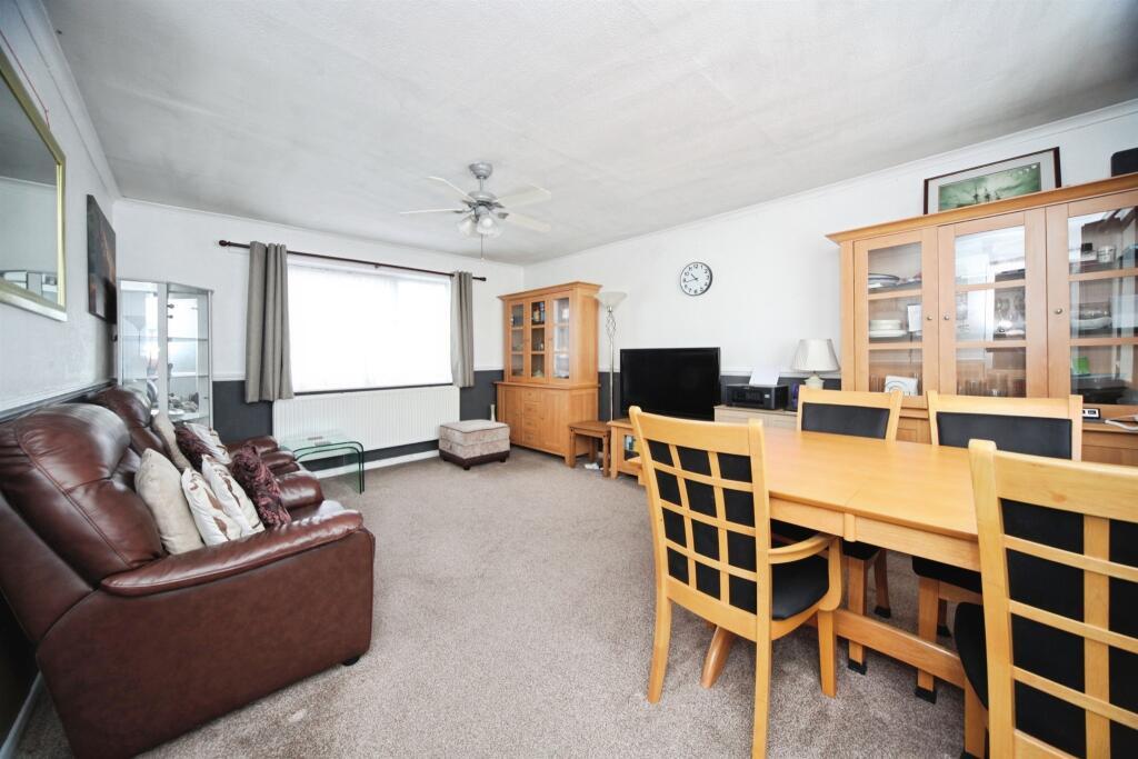 House in Luton - View 4