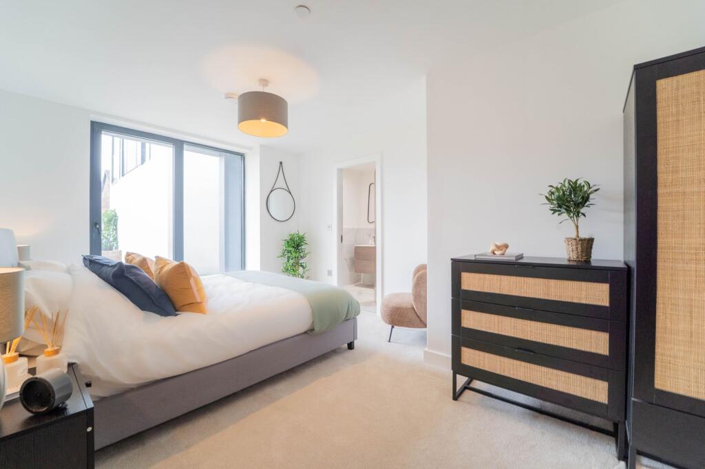 Apartment in Trafford, Greater Manchester - View 4