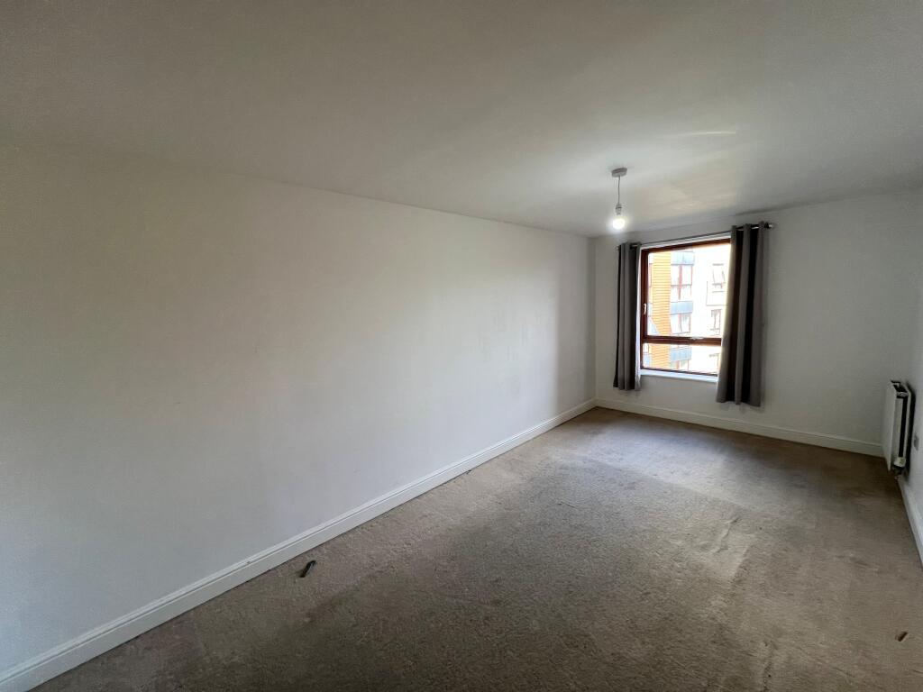 Apartment in Crawley, Three Bridges - View 3