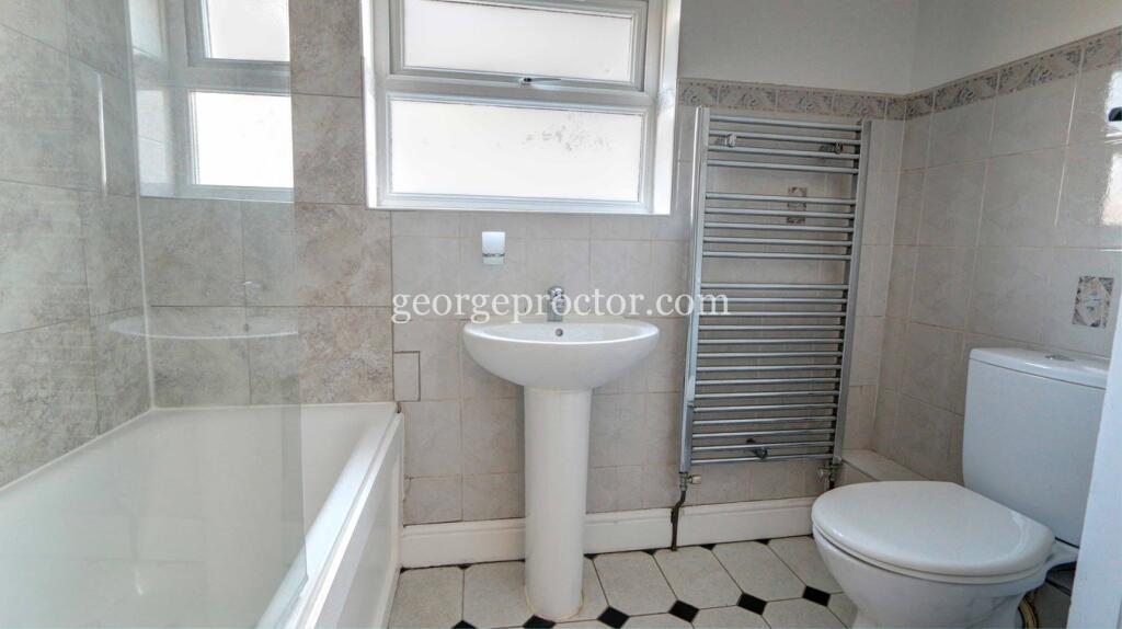 House in Bromley - More