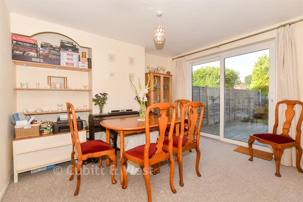 House in Horsham, Oakhill - More