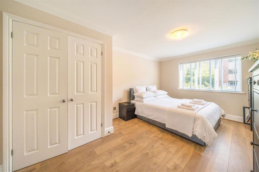 Apartment in Kingston upon Thames - View 5
