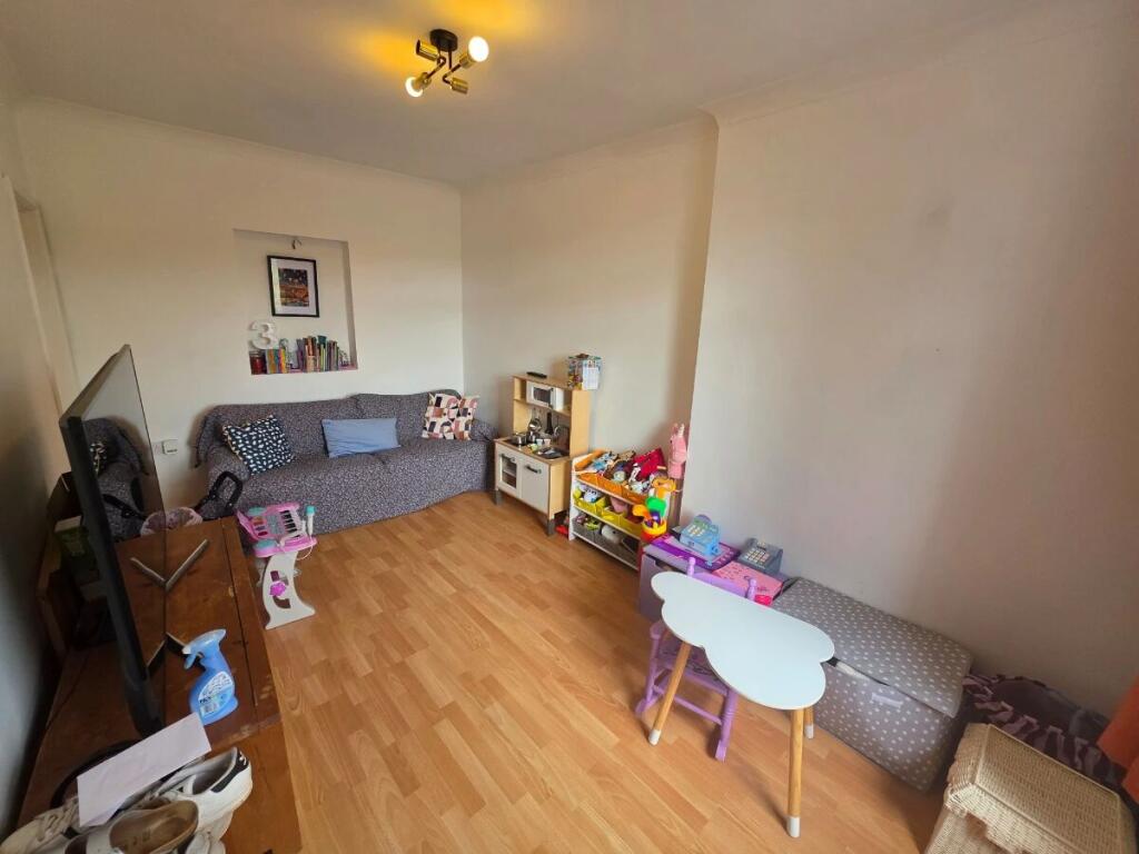 House in Cardiff, Tylorstown - View 4