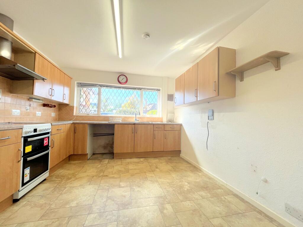 House in Southend-on-Sea, Essex - More
