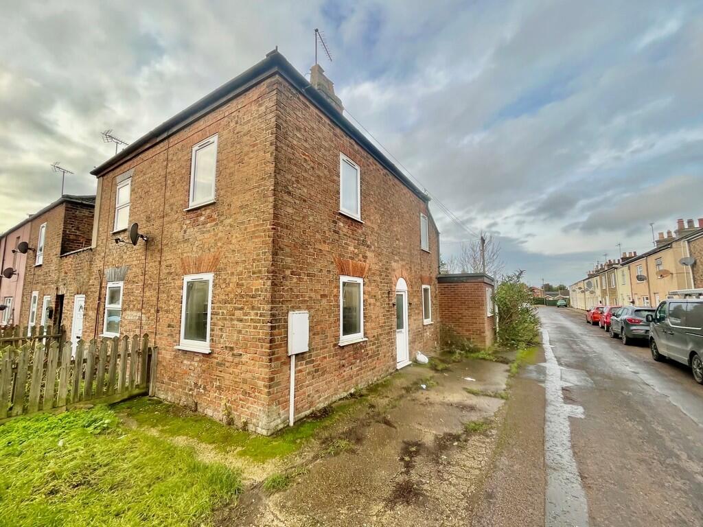 2-bed terraced on Custom House Street, Sutton Bridge , £99,950