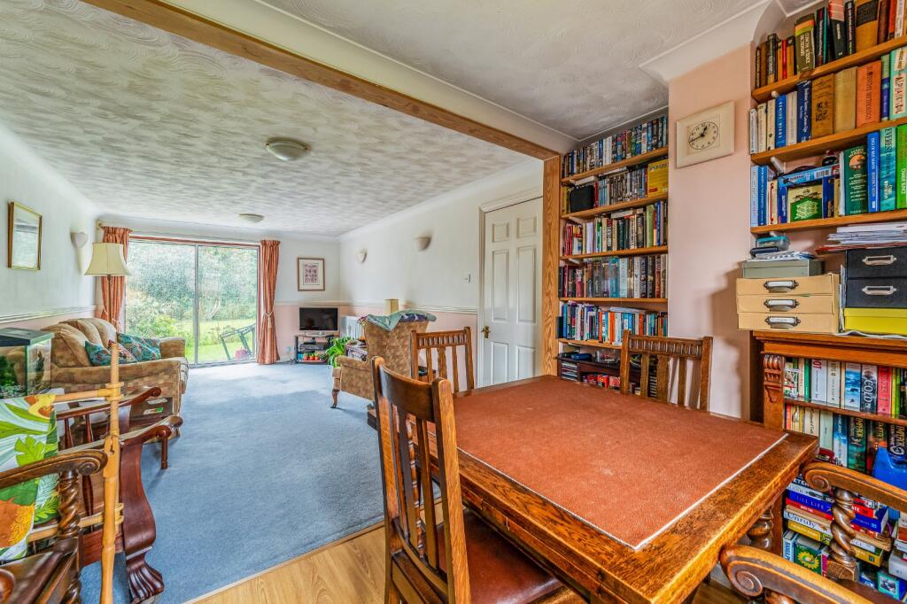 Willowdale Close, Stroud, Petersfield, Hampshire photo 4