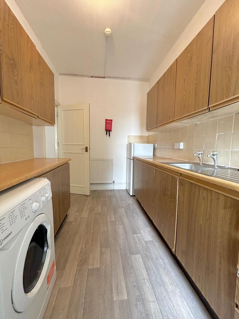 Apartment in Cardiff, Roath - View 5
