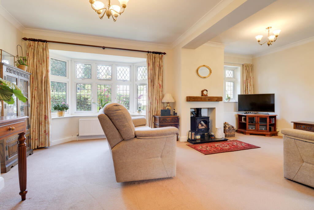 House in Studham, Central Bedfordshire - More