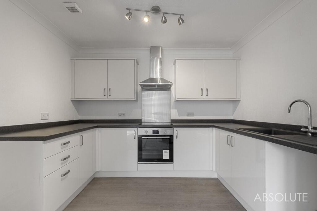 Apartment in Torquay, Torbay - More