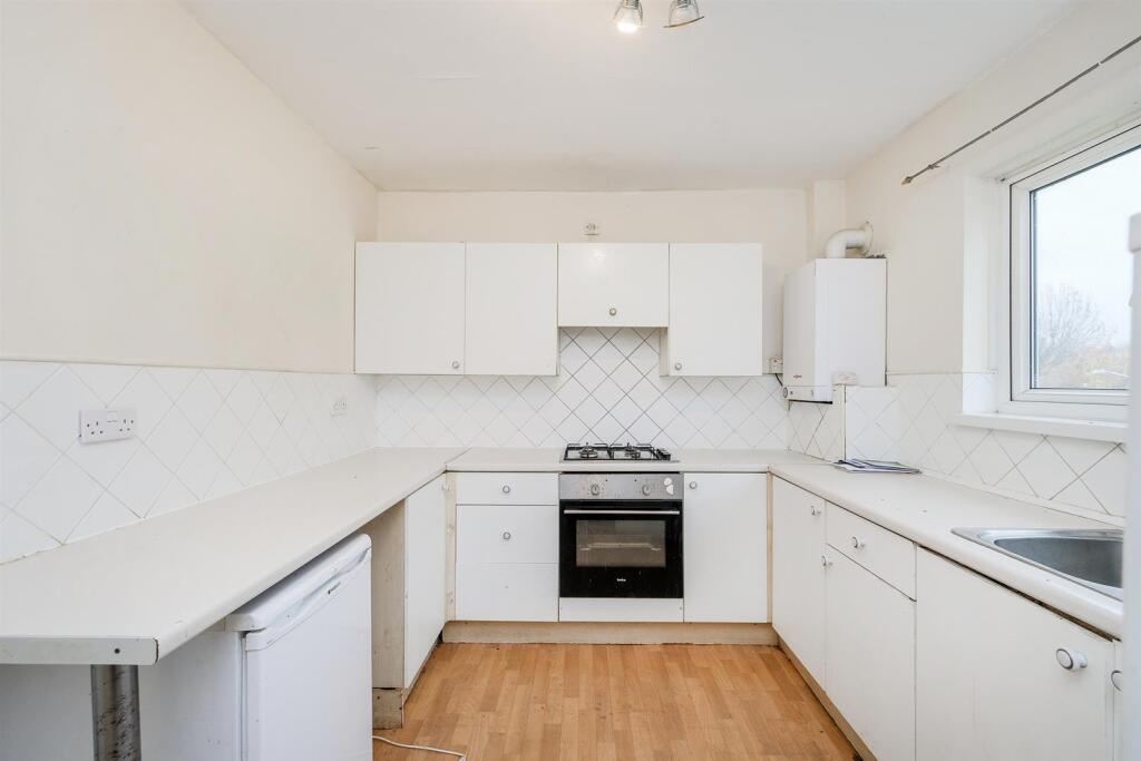Cherrydown Avenue, Chingford photo 3