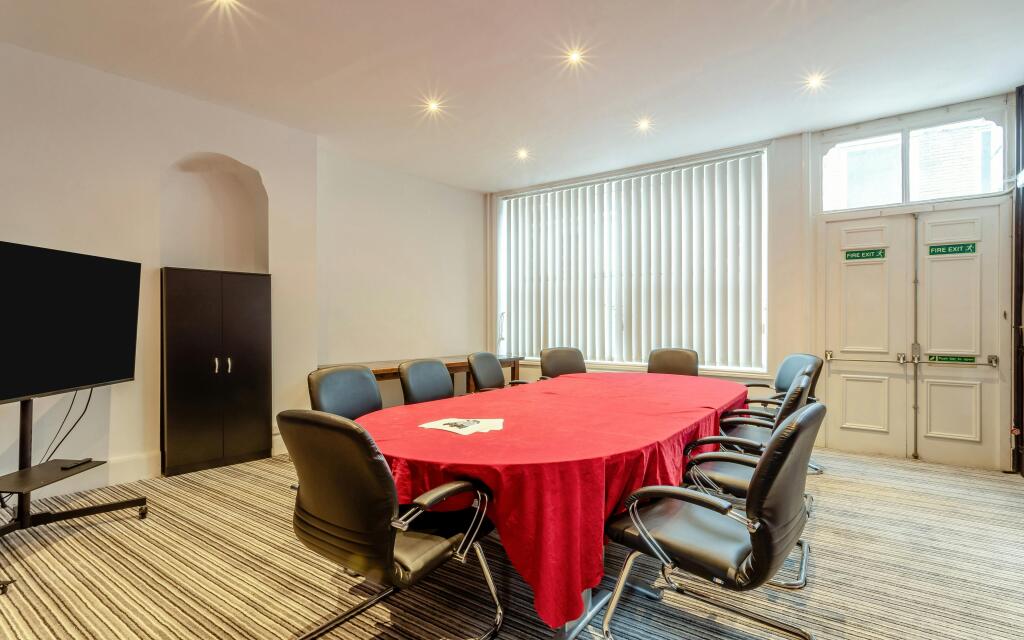 8685240-interior13.jpg