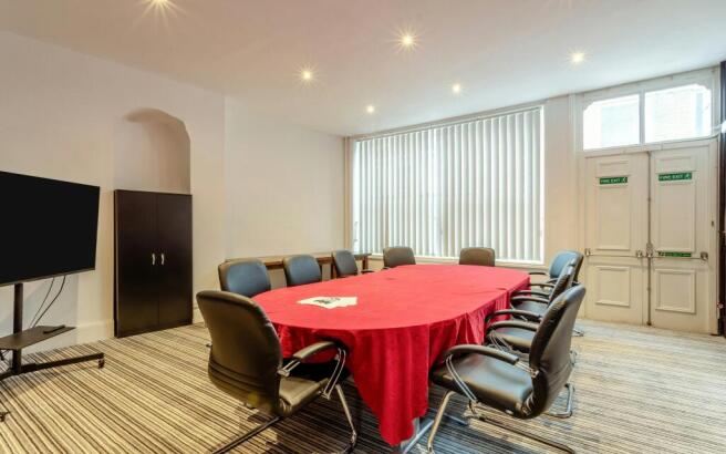 8685240-interior13.jpg