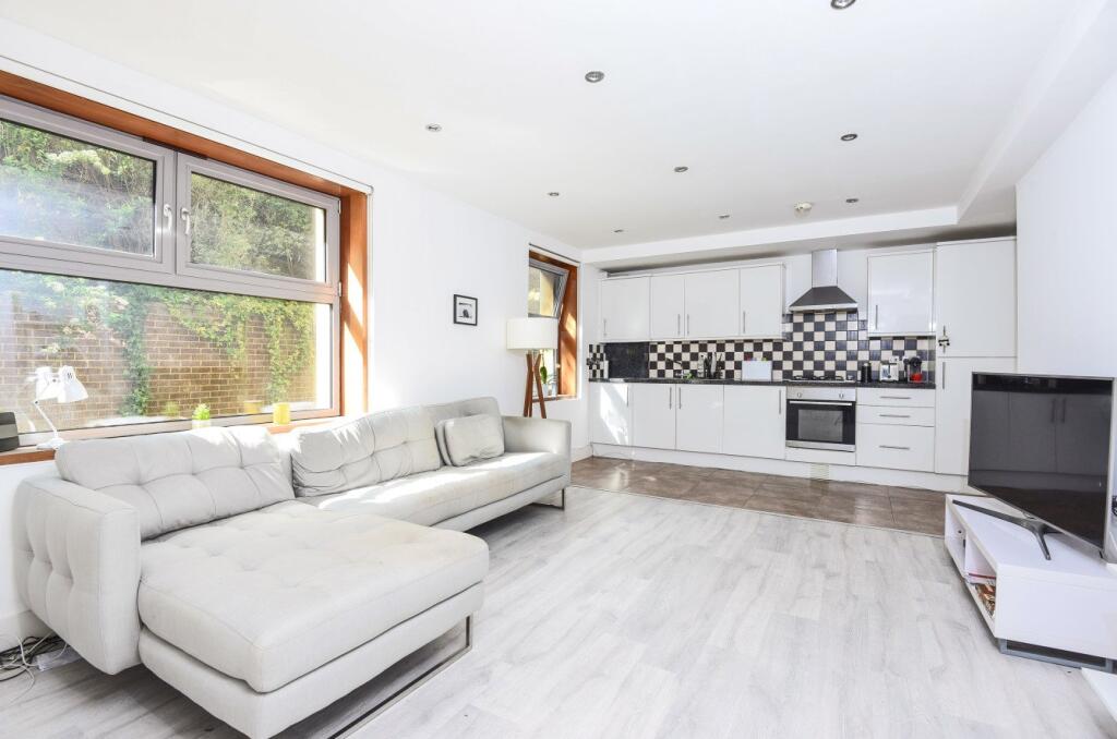 Apartment in London, Royal Borough of Kingston upon Thames - View 3