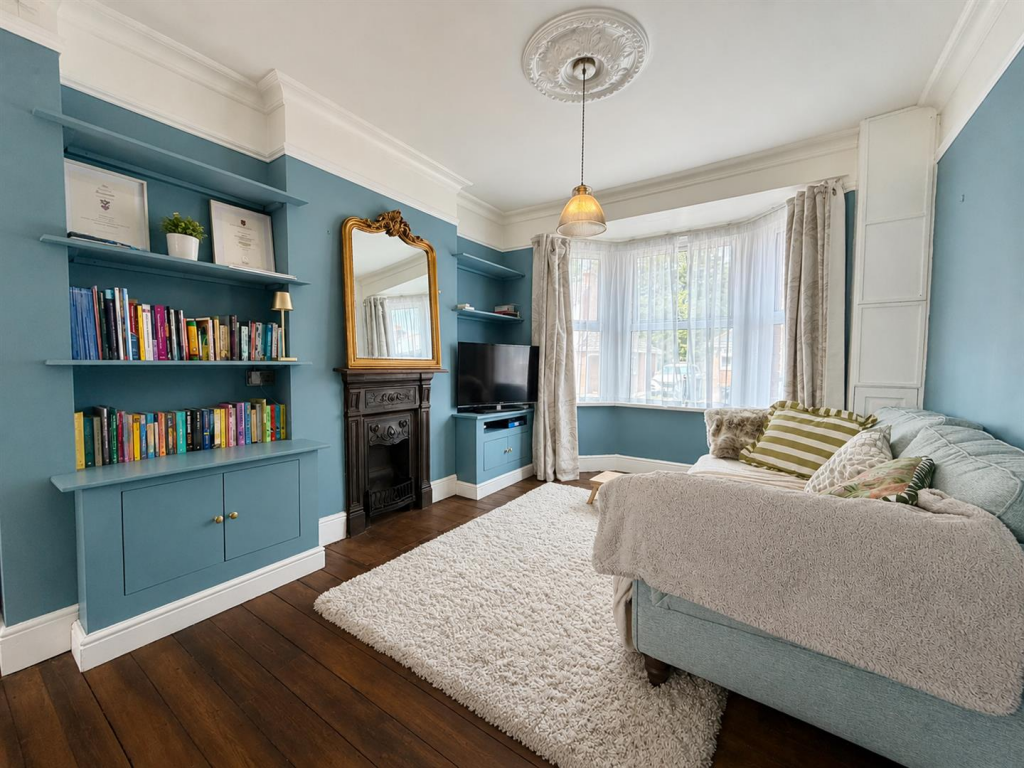 Moorlands Road, Camberley photo 3