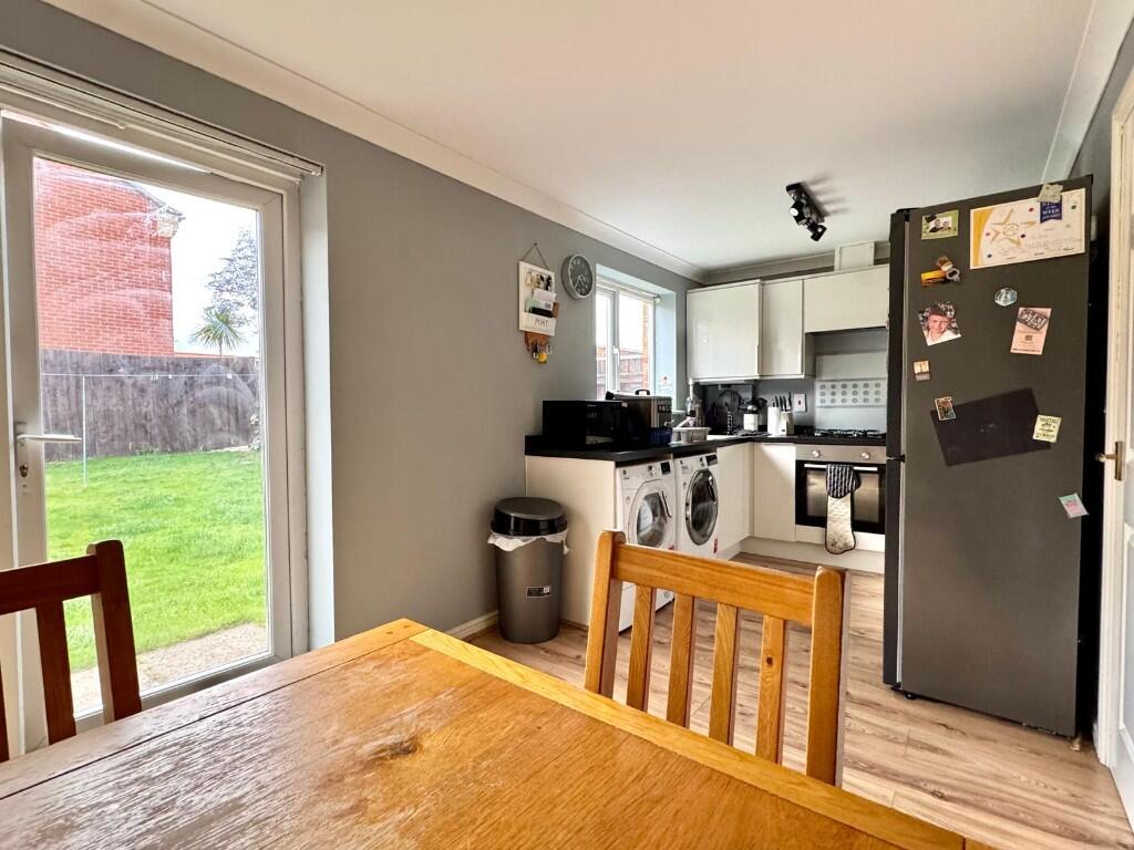 Low Farm Drive, Redcar, North Yorkshire, TS10 photo 2