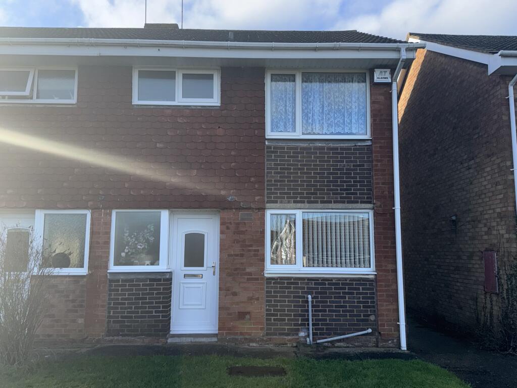 Main image of property: 11 Oakleigh Walk, Kingswinford, DY6
