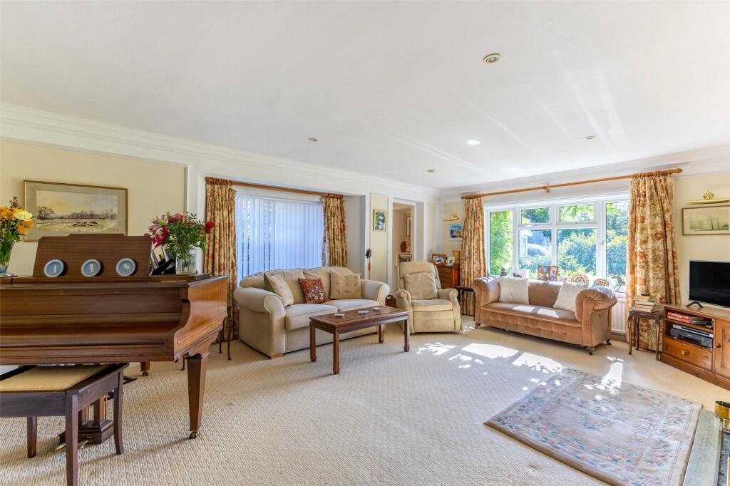 House in Chichester, Midhurst - More