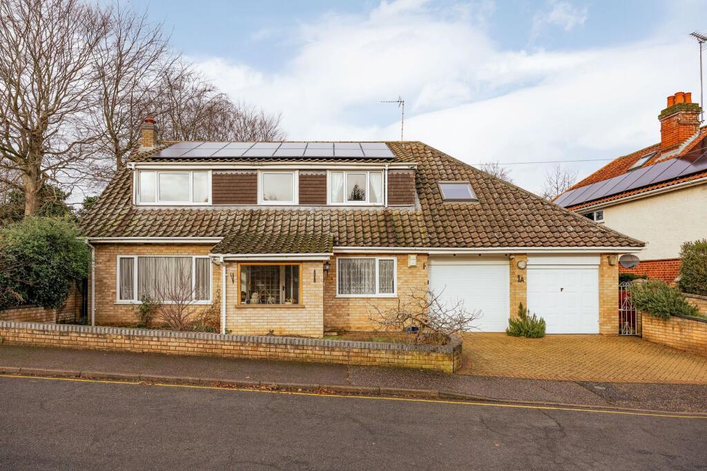 Quiet Close in Cringleford, Norwich photo 4