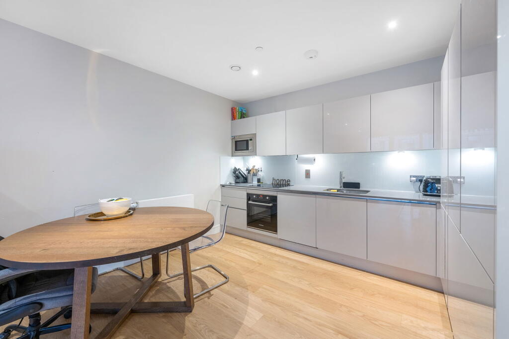 Summerstown, Earlsfield, SW17 photo 2