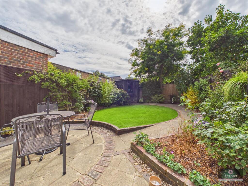 House in Crawley, Broadfield - View 4