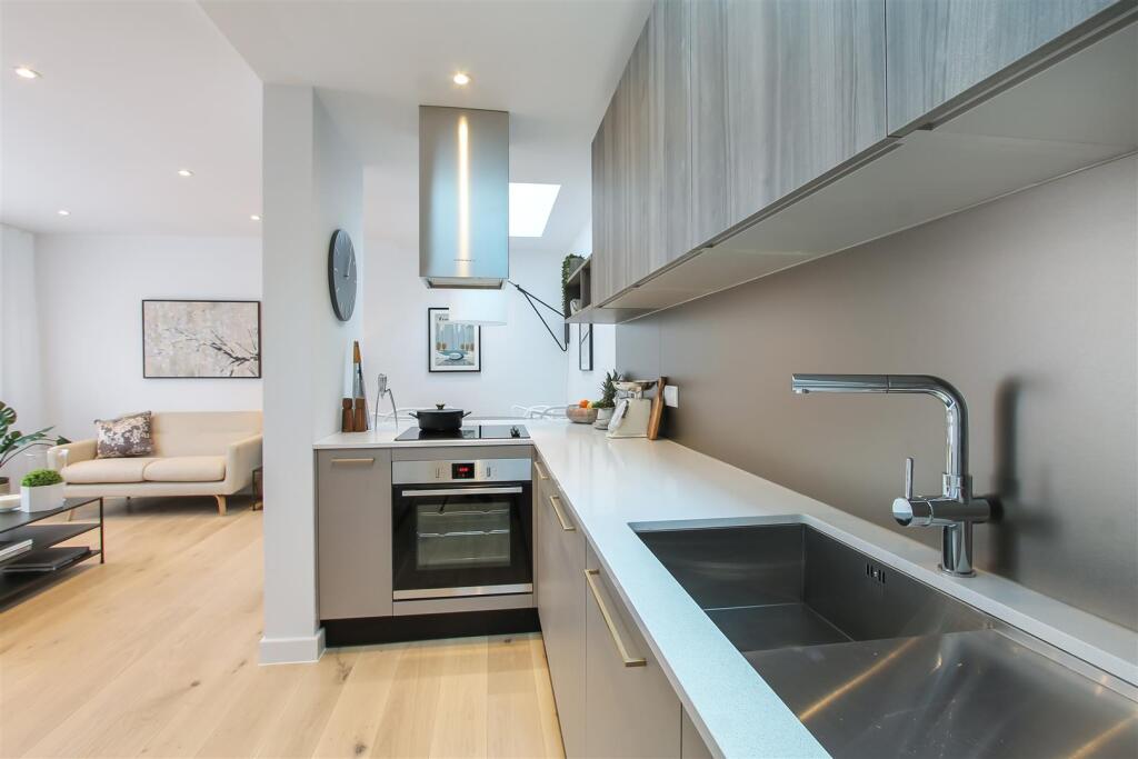 House in Gloucester - View 4