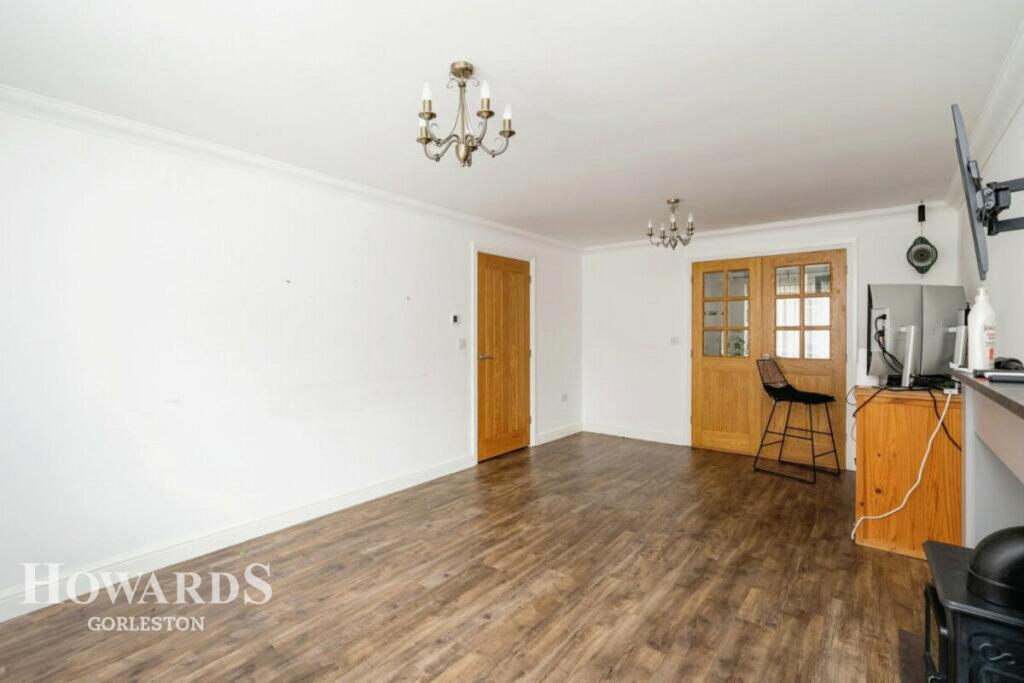 Sunflower Close, Gorleston photo 4