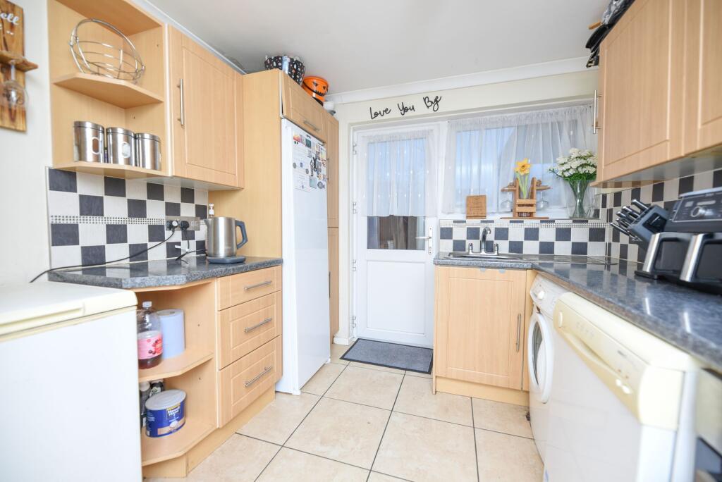 Beech Close, Huntingdon, PE29 photo 3