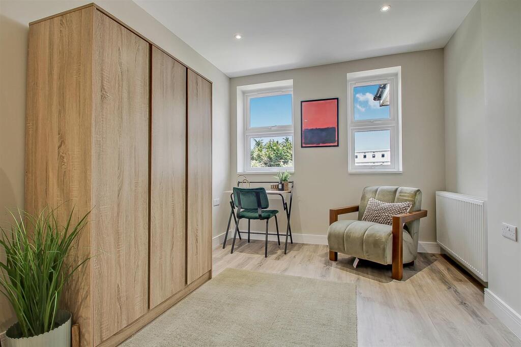 Beaconsfield Road, London, N11 - More