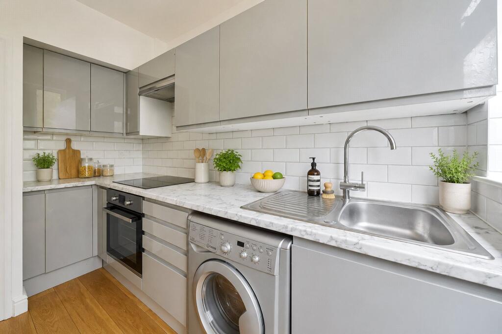 House in London - View 5