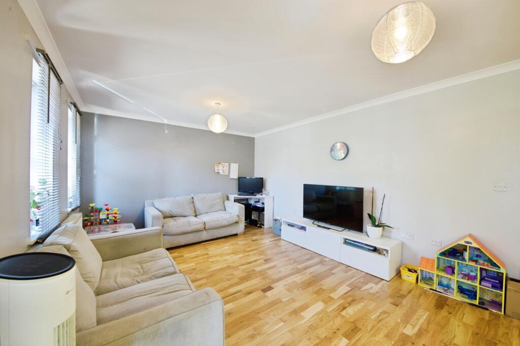 Apartment in Romford - View 4