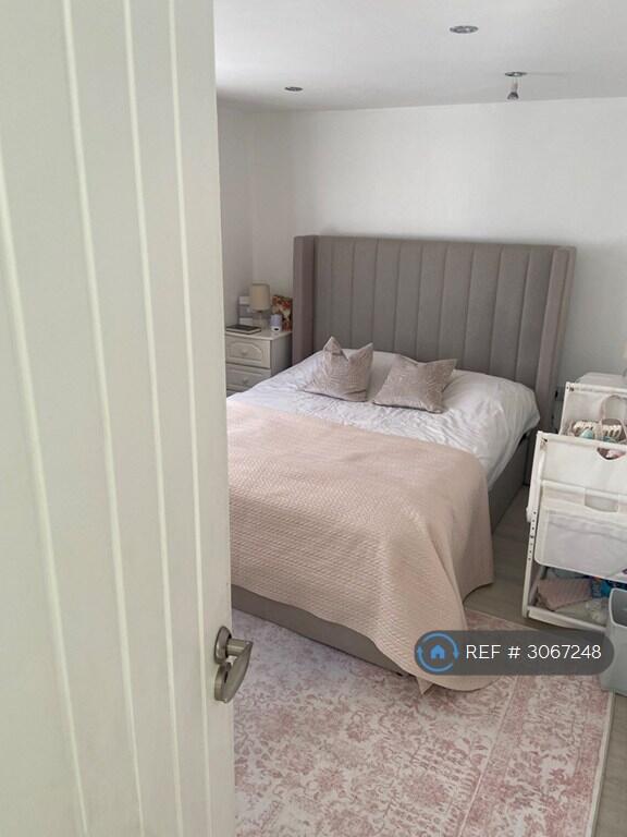 House in Dagenham - More
