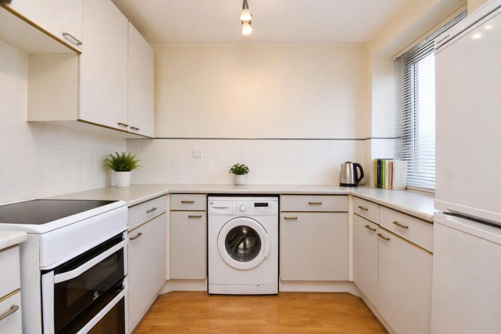 Apartment in Basildon, Essex - View 4