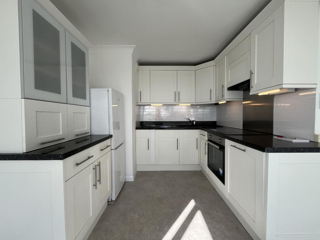 Apartment in Bournemouth, West Cliff - View 3
