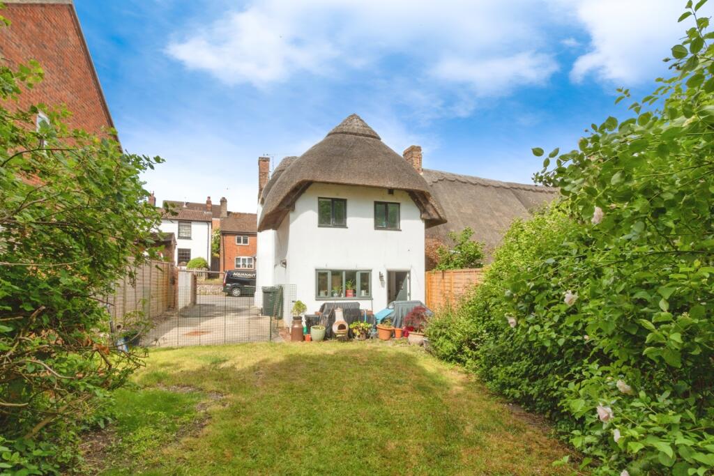 Winchester Street, Overton, Basingstoke, Hampshire, RG25 photo 2