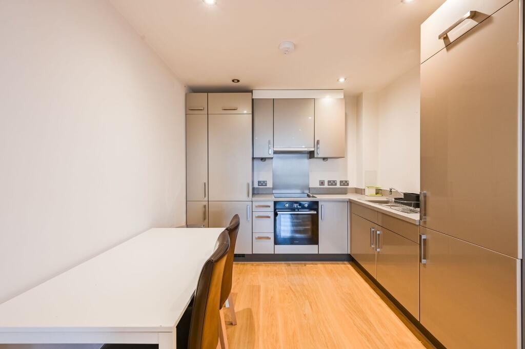 Salton Square, E14, Limehouse, London, E14 - View 2