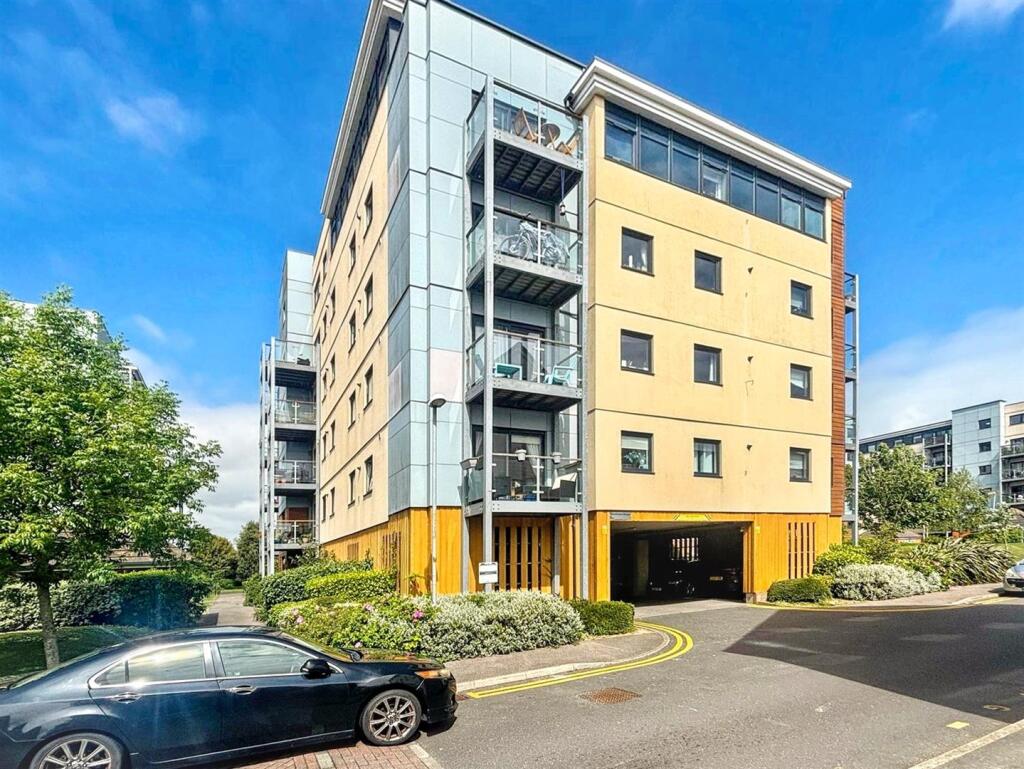 2-bed flat on Groombridge Avenue, Eastbourne, £175,000