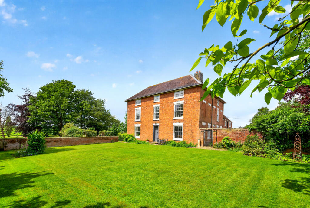 Main image of property: Claybrooke Magna, Lutterworth, Leicestershire LE17 5AY
