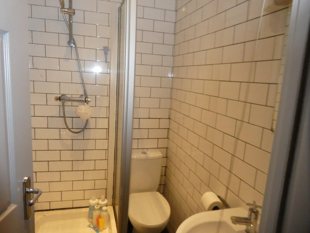 1 bedroom house share for rent