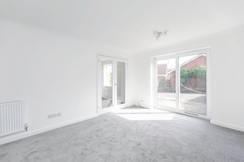 Cemetery Road, Hemsworth, Pontefract, West Yorkshire, WF9 photo 3