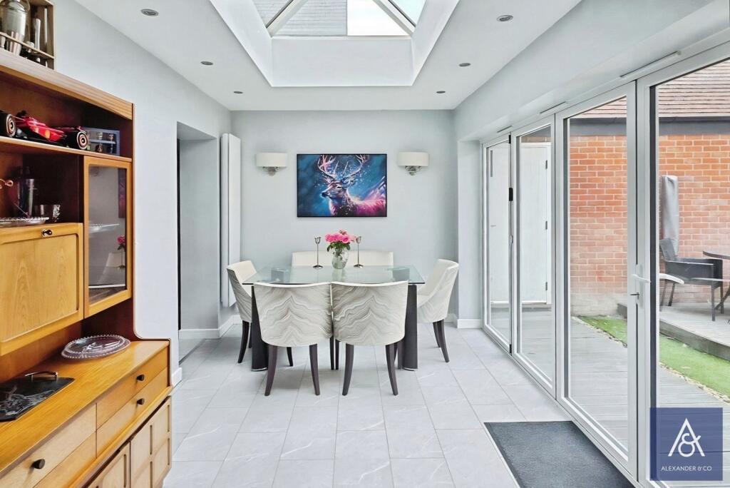 House in Brackley, Foxhills, Radstone Fields - More