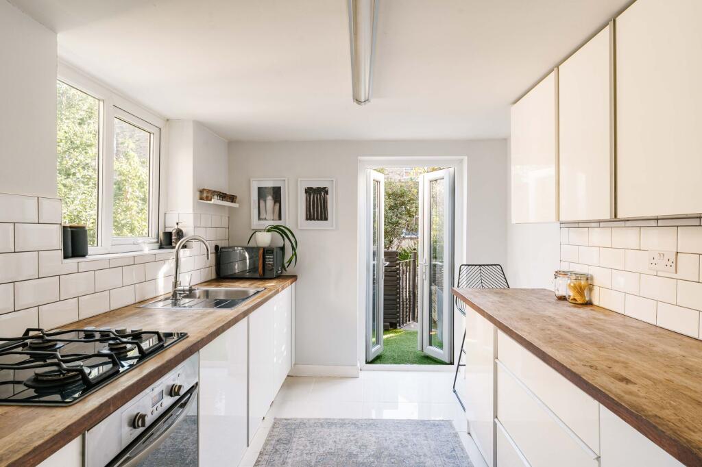 Apartment in London, Victoria Park Village, Hackney - View 3